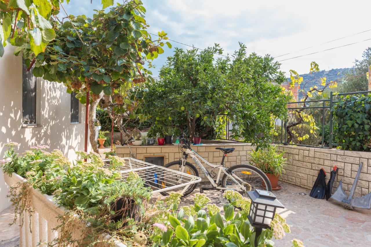 Apartments And Rooms With Parking Space Marina, Trogir - 5953 Extérieur photo