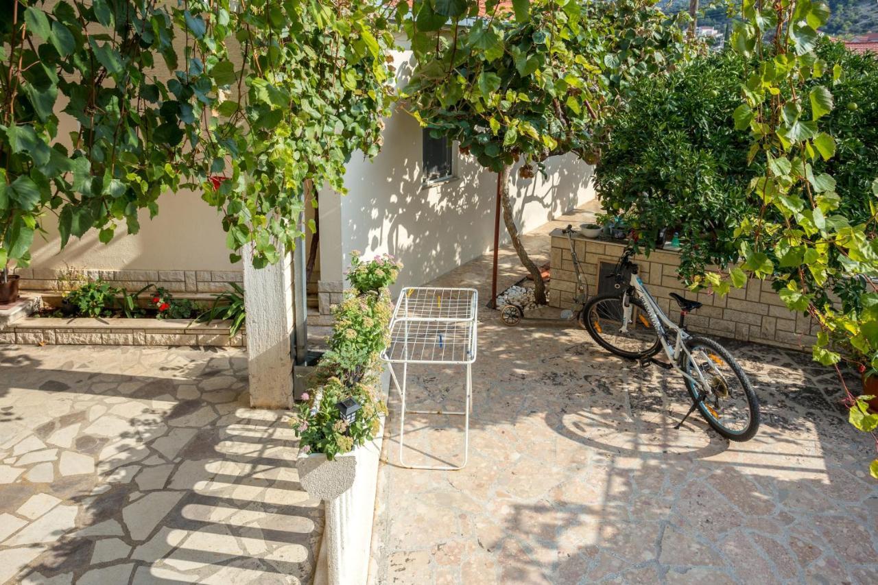 Apartments And Rooms With Parking Space Marina, Trogir - 5953 Extérieur photo