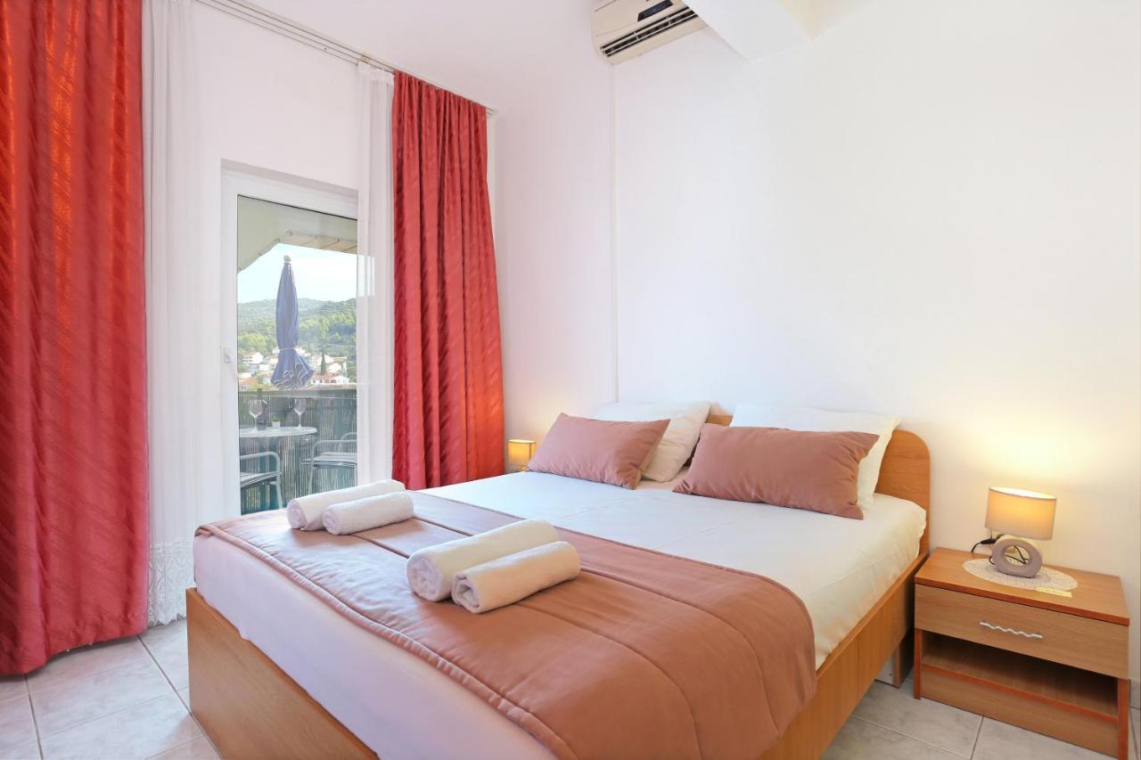 Apartments And Rooms With Parking Space Marina, Trogir - 5953 Extérieur photo